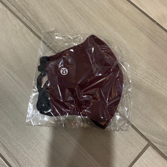 Lululemon Face Mask * Garnet - Picture 2 of 2
